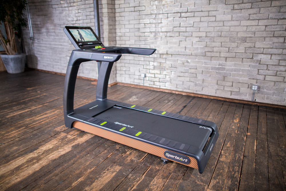SportsArt T676 STATUS SENZA TREADMILL-19"